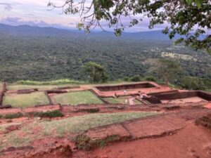 【2025年最新】シギリヤロック登頂体験記｜アクセス・入場料・所要時間を徹底レポート