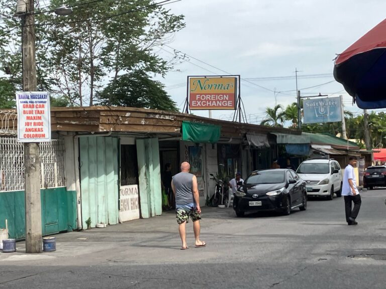 Foreign exchange at Teodoro St