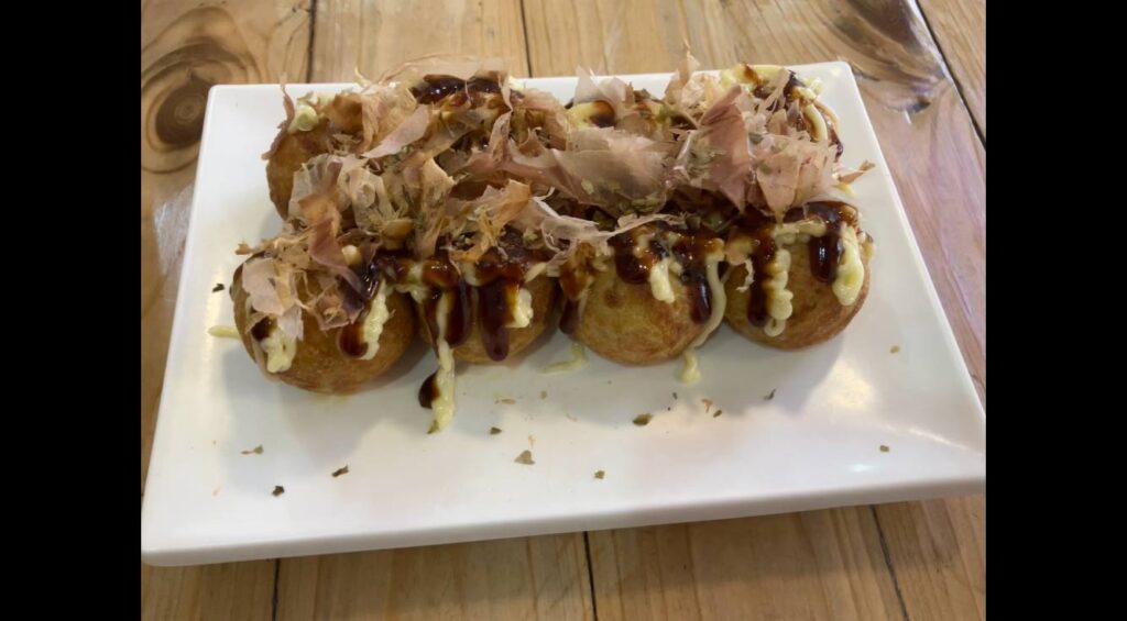 アンヘレスの日本食レストラン「Mr Tanaka」で提供されるたこ焼き