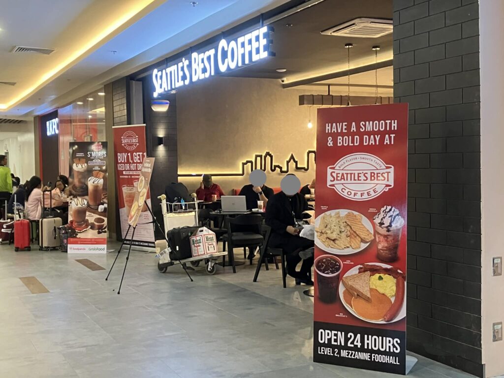 NAIAターミナル3の2階にある24時間営業のSeattle’s Best Coffee