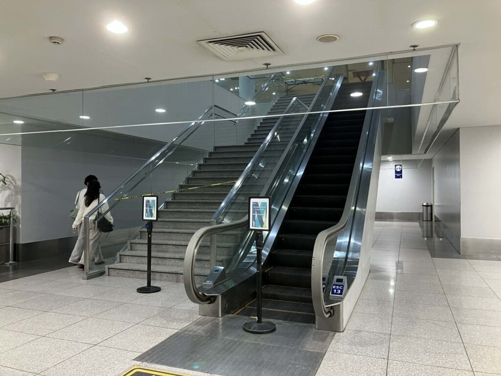 NAIAターミナル3の4階が工事で封鎖されている様子(2025年12月)