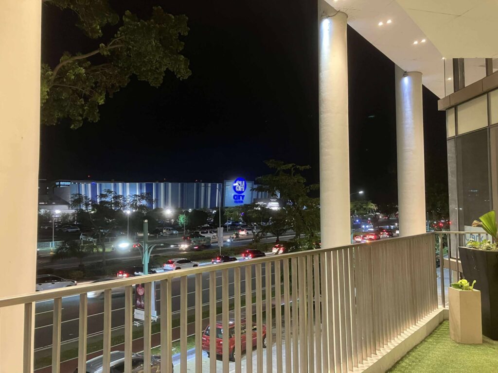 Clark Cityfront Mallから見た夜のSMクラーク