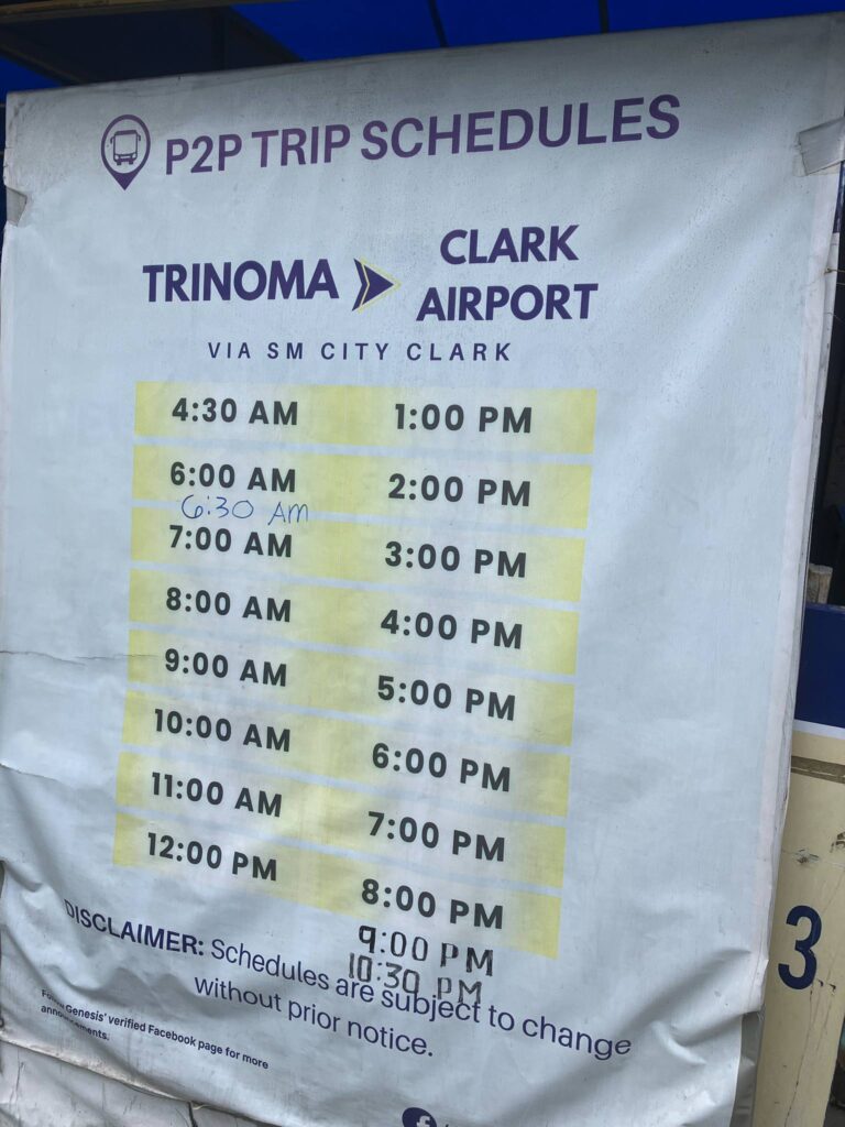 TRINOMAとクラーク空港（SM City Clark経由）を結ぶP2Pバスの時刻表掲示（左がTRINOMA発、右がCLARK AIRPORT）