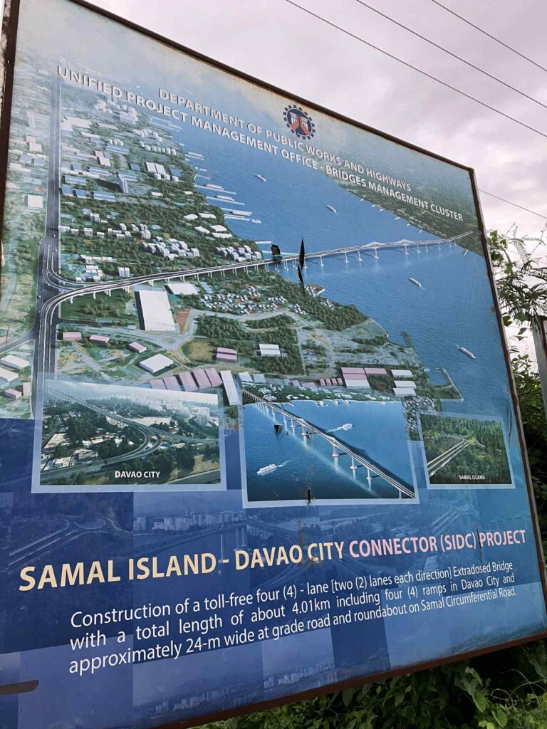 サマル島-ダバオ橋(SIDC)建設プロジェクトの案内看板