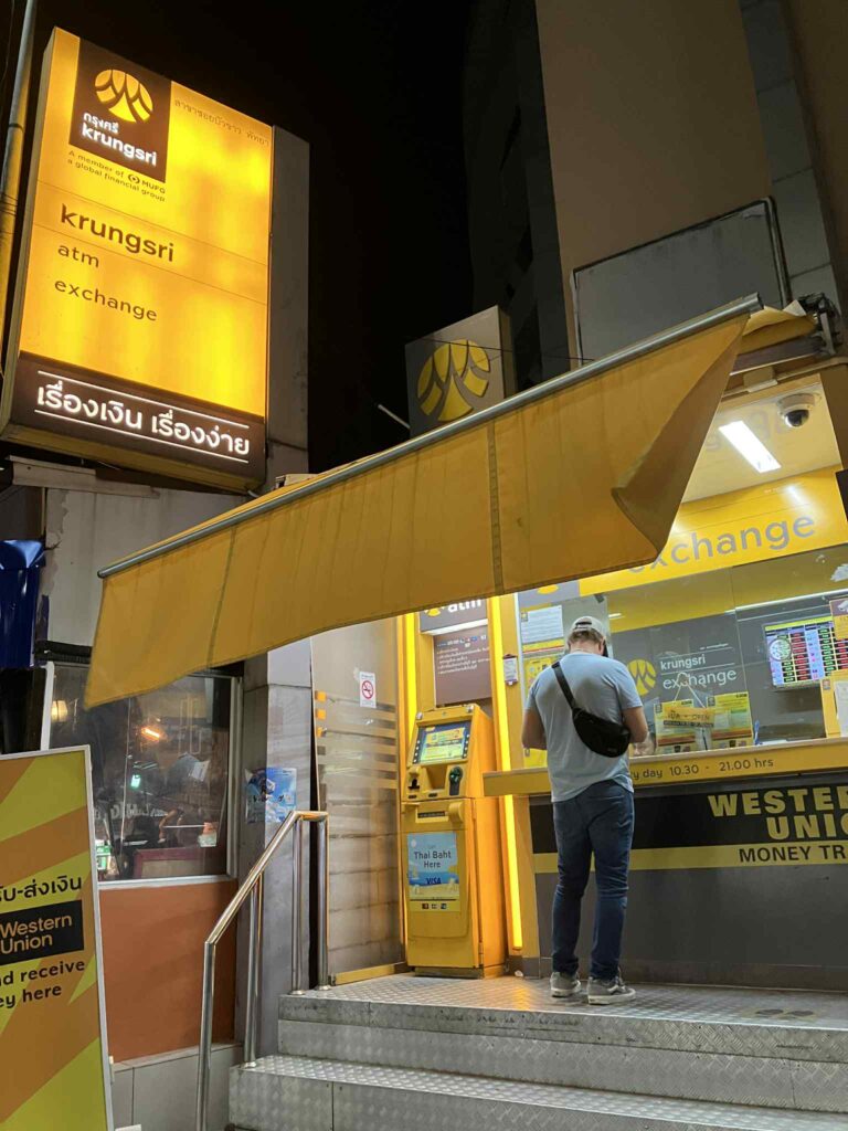 Krungsri銀行(ブアカーオ市場近く)の両替所
