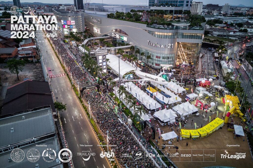 パタヤマラソン2024 スタートエリア全景｜Terminal21前に並ぶ数千人のランナー