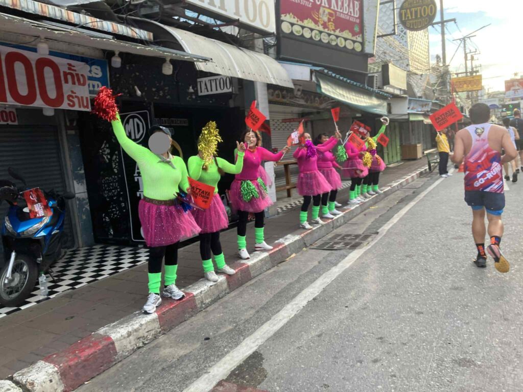 パタヤマラソン2025 応援風景|沿道で声援を送る地元の人々