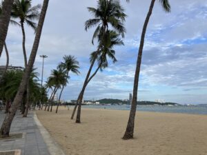 朝のパタヤビーチ散策ガイド｜静かな南国リゾートを体験できる朝6〜8時の魅力