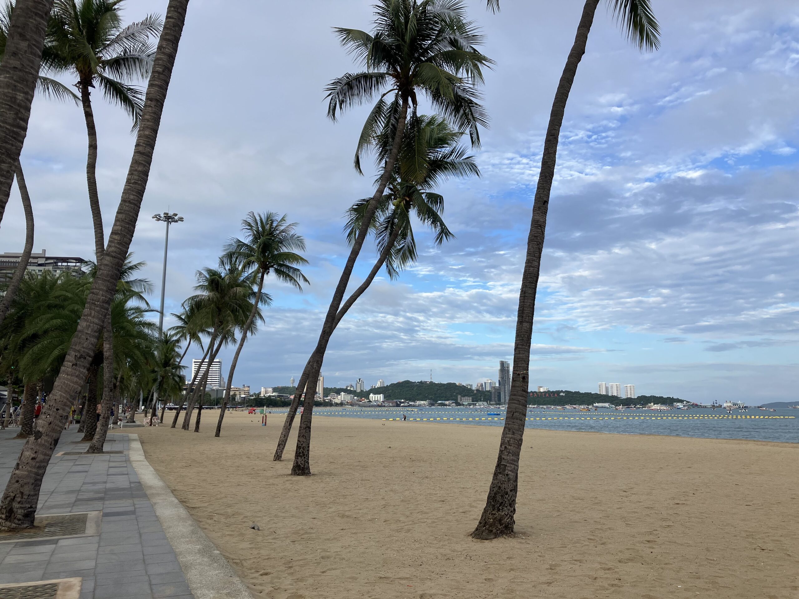 パタヤの早朝。人が少なく散策に最適な時間