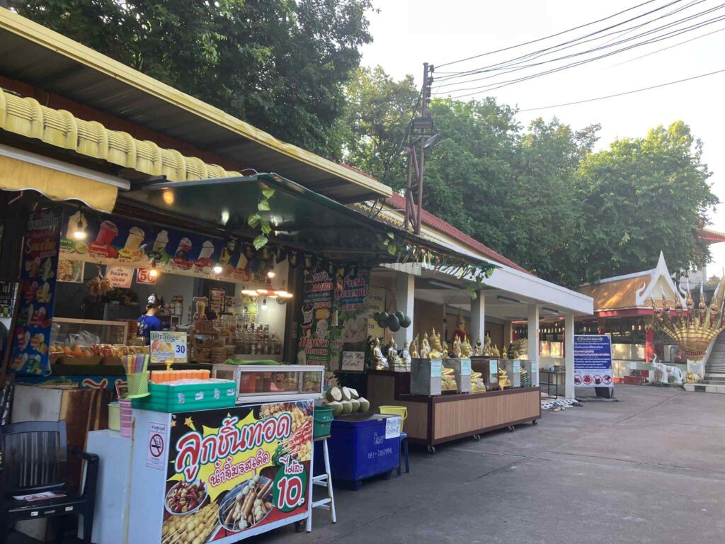 ワットプラヤイにある屋台