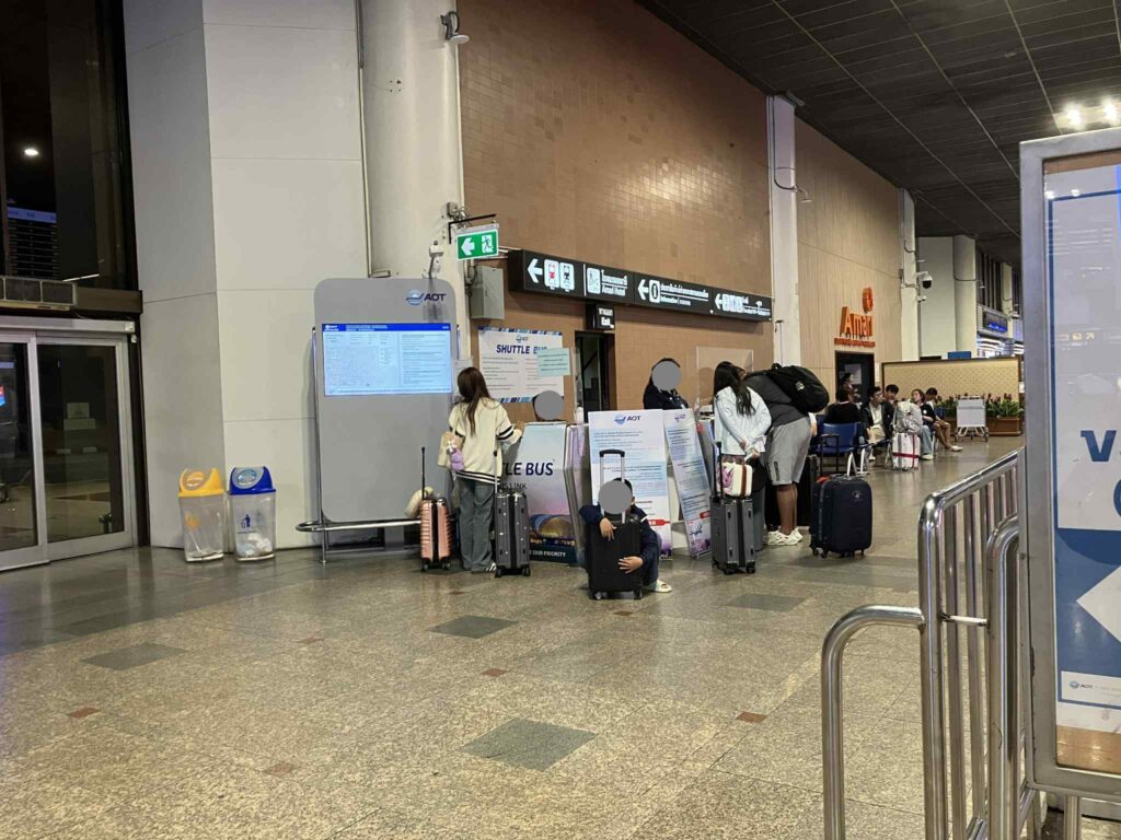 ドンムアン空港のシャトルバス受付カウンター
