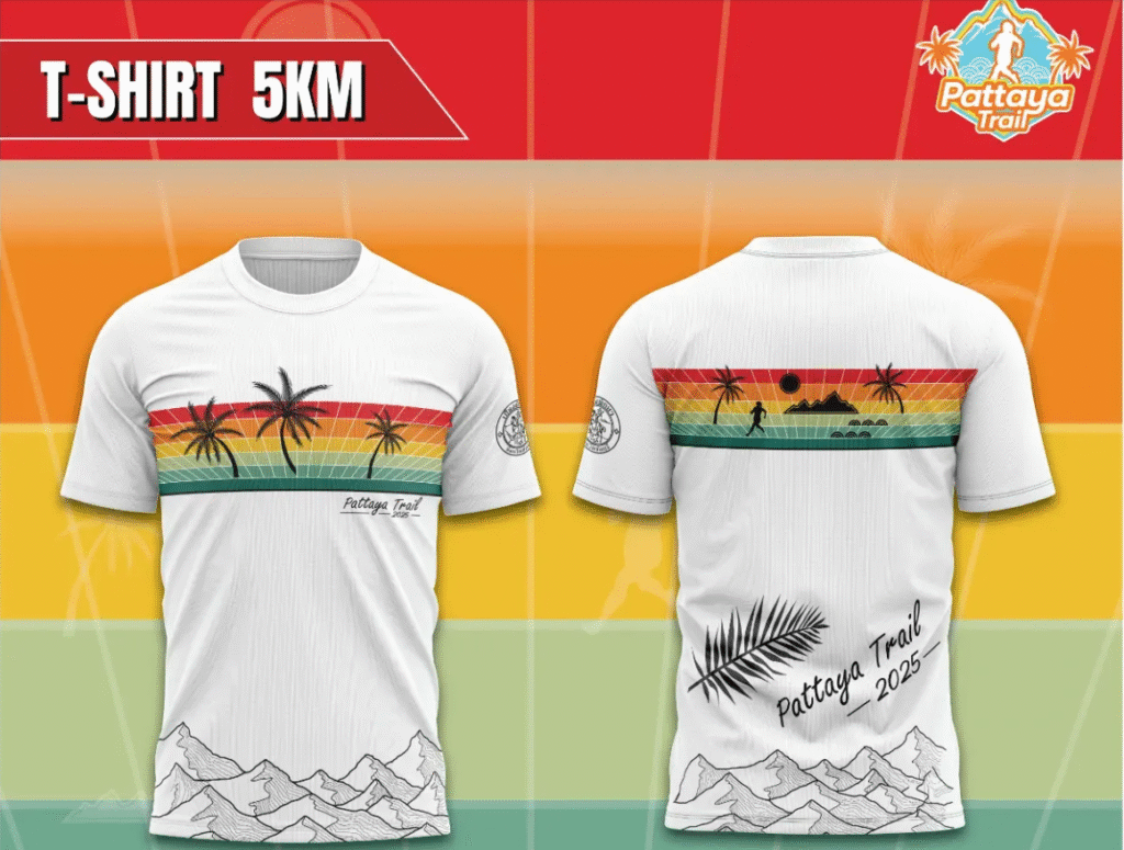 パタヤトレイル2025の5km参加者に配布された記念Tシャツ。ヤシの木や山、ランナーのシルエットが描かれたトロピカルデザイン。