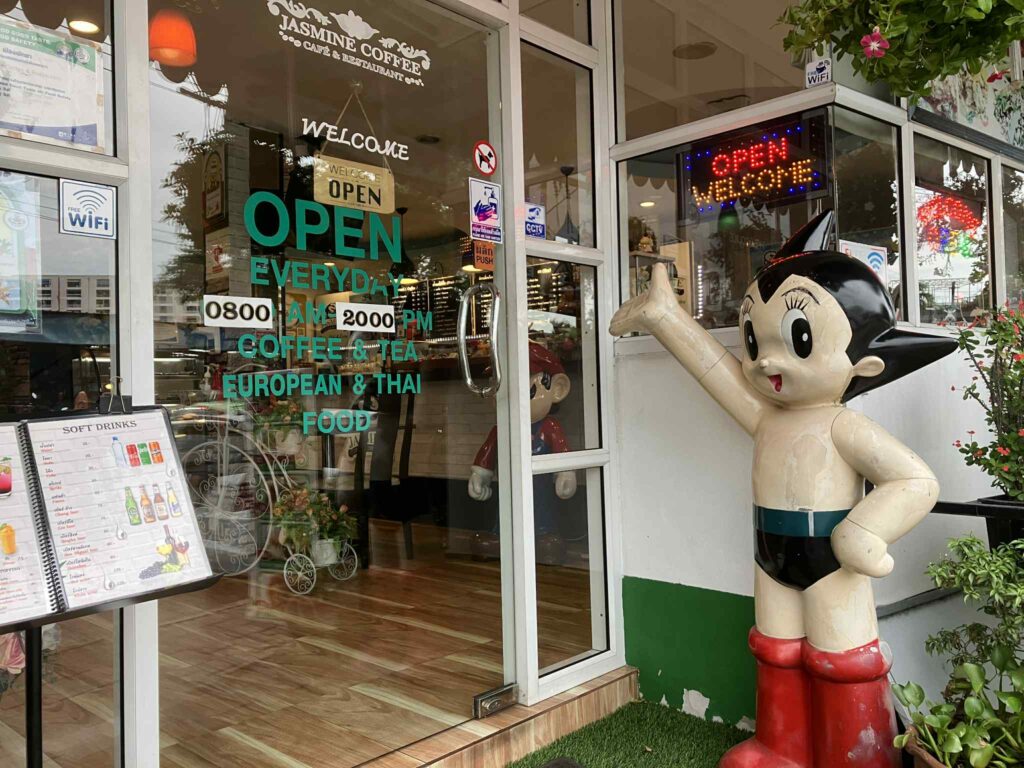 Jasmine Coffee入口にある鉄腕アトムの像