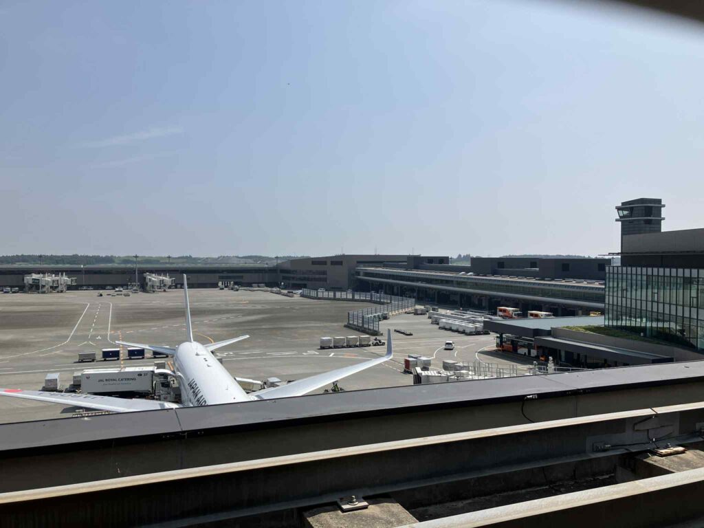 成田空港第2ターミナル4F展望デッキから見た飛行機