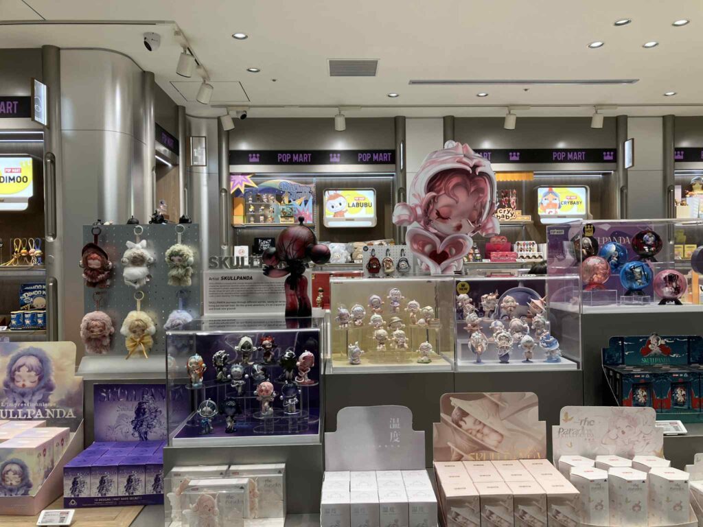 成田空港第2ターミナル4FのPOP MART店舗