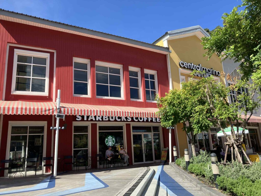 Central Marina前のスターバックス外観。