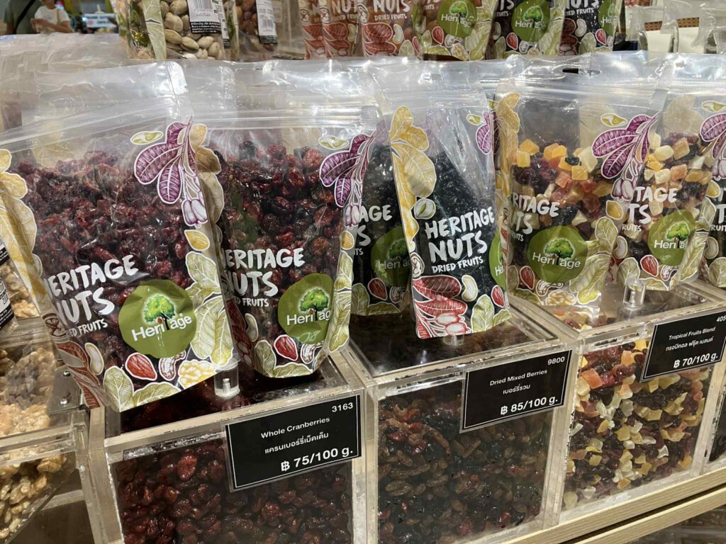 ドライフルーツとナッツ売り場|健康志向のパタヤ土産に