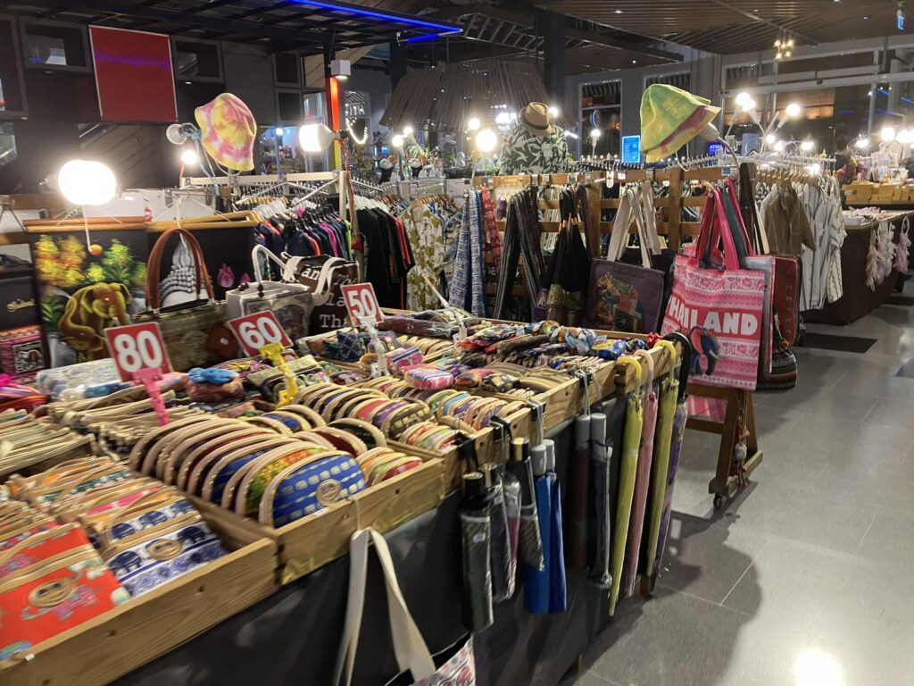 Central Marinaナイトマーケットのお土産ショップ(屋内)