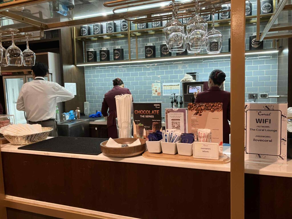 The Coral Executive Loungeのカフェカウンター