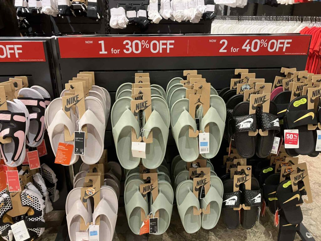 Nike Clearance Store Pattayaのサンダル割引コーナー