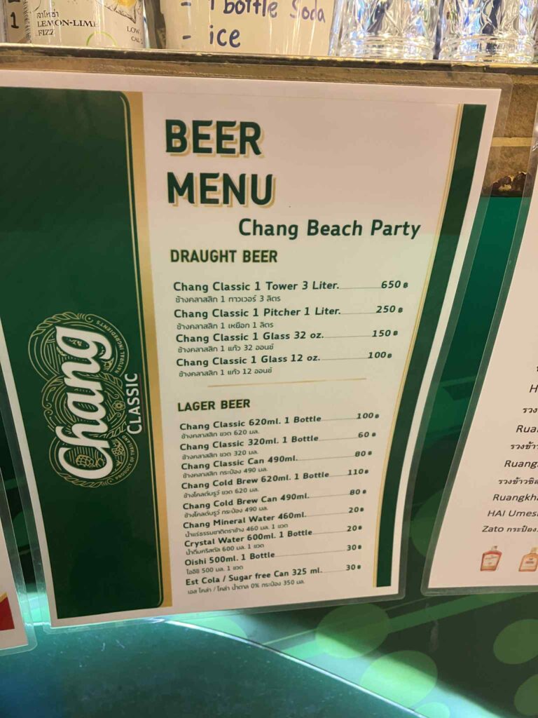 ビールメニューの看板（Chang Beerの価格表）