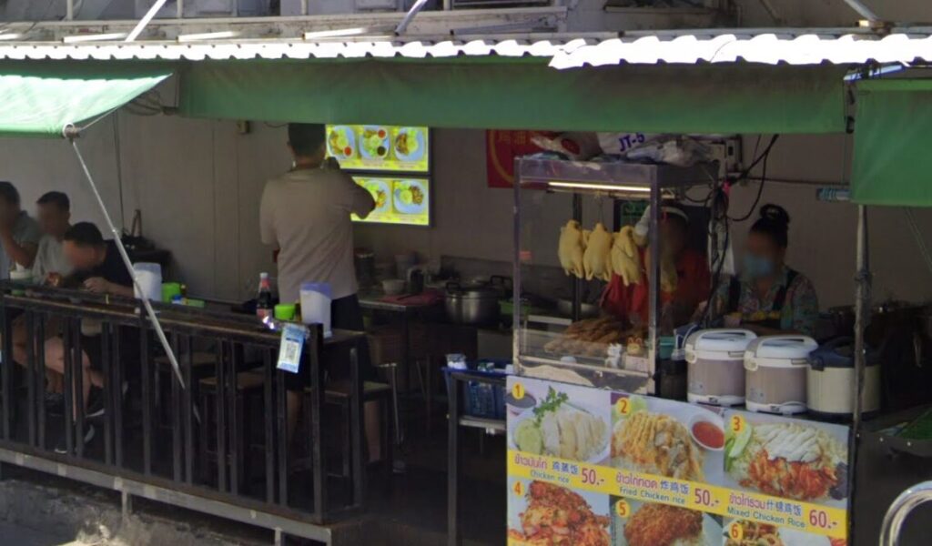 パタヤ・ソイレンキー交差点近くにあるカオマンガイ店の外観