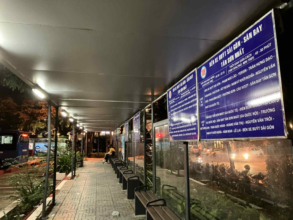 ホーチミン中心部レライ通りにあるサイゴンバスステーションの109番バス乗り場