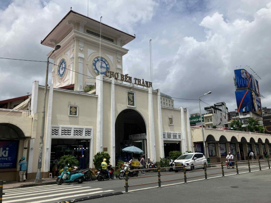 ベンタイン市場の正面外観