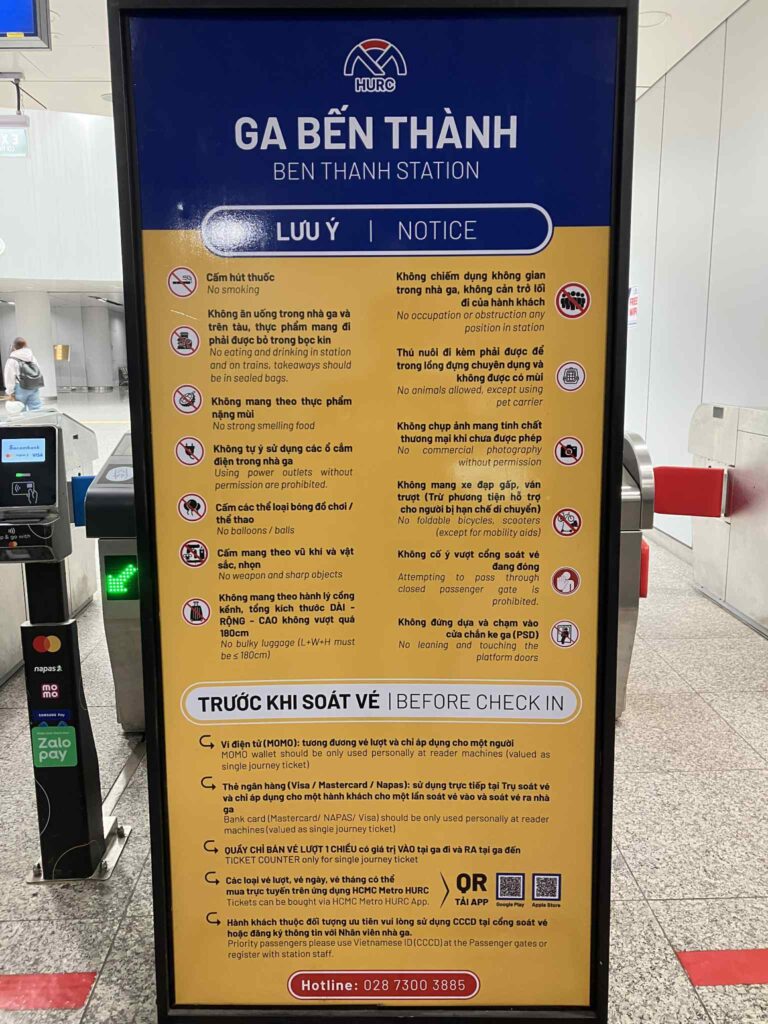 ホーチミンメトロ駅構内の注意事項掲示|飲食・喫煙禁止などの案内
