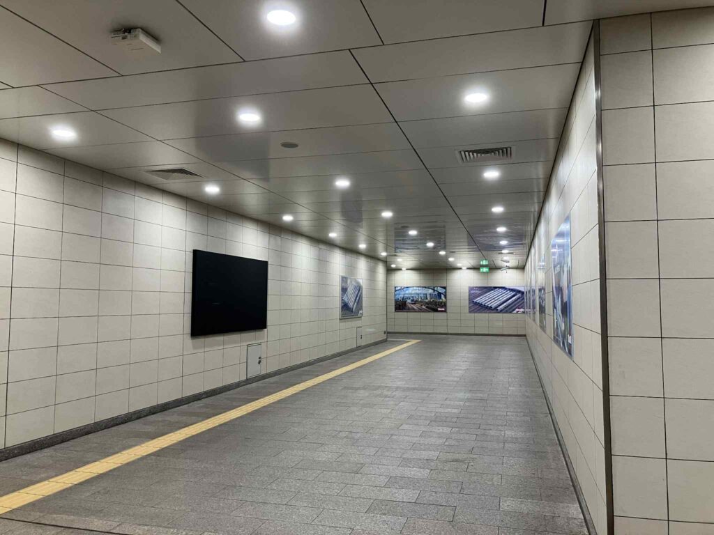 オペラハウス駅 地下通路 「8番出口」を思わせる風景