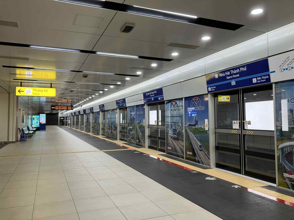 オペラハウス駅 Ba Son方面のホーム