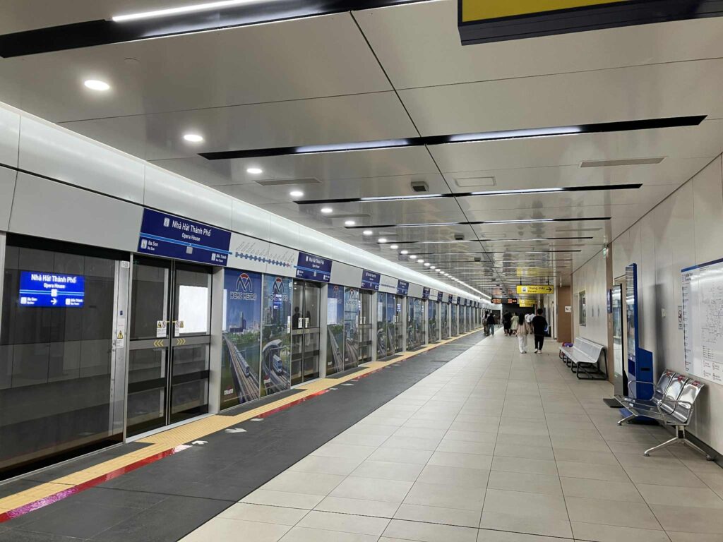 オペラハウス駅Ben Thanh方面ホーム