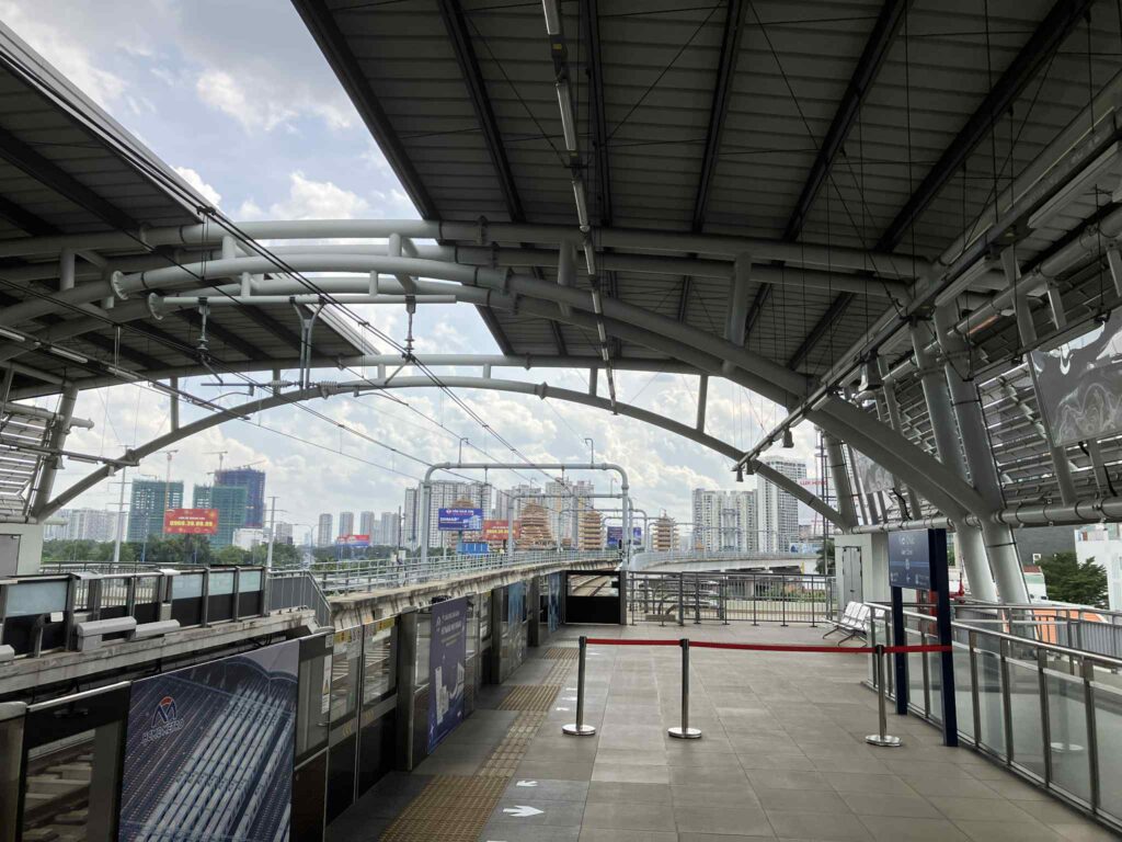 Rach Chiec駅ホームからAn Phu方向を望む