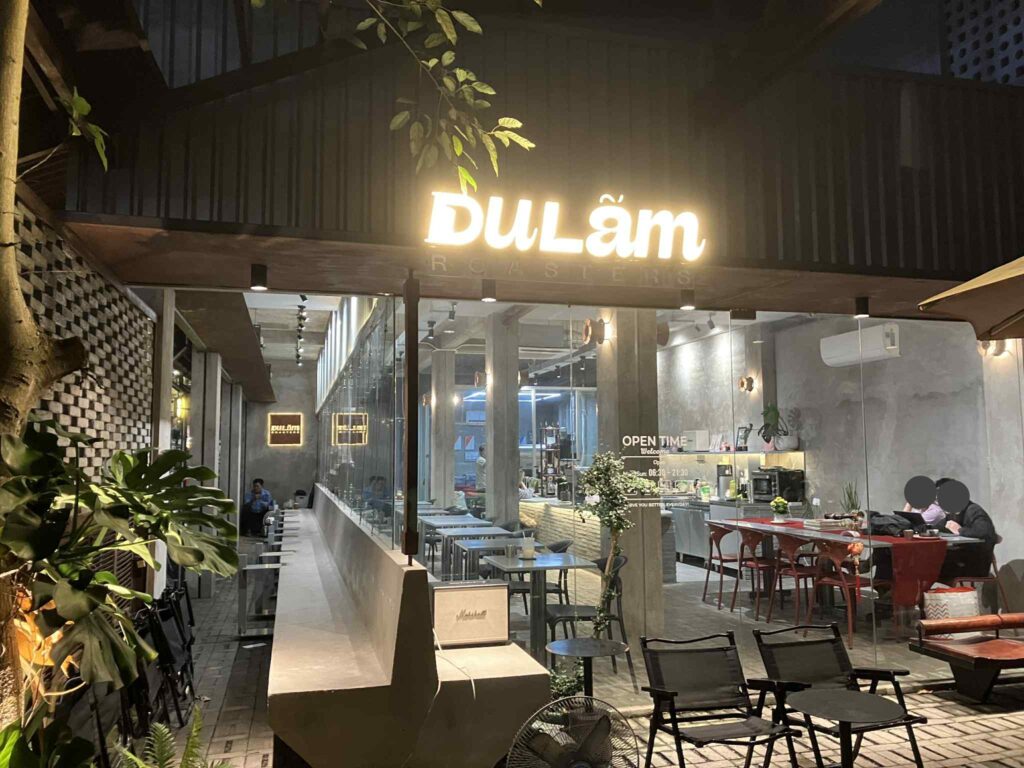 Du Lam Roastersの外観(Tan Cang駅近くのカフェ)