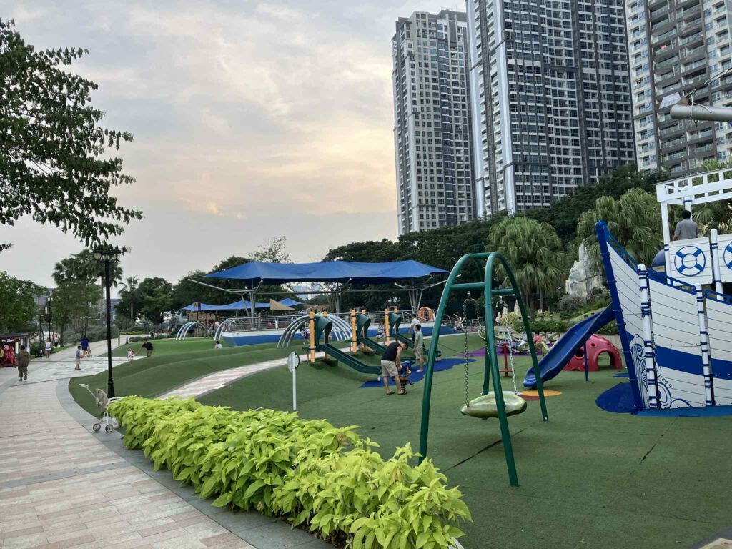 Vinhomes Central Park内の遊具エリア
