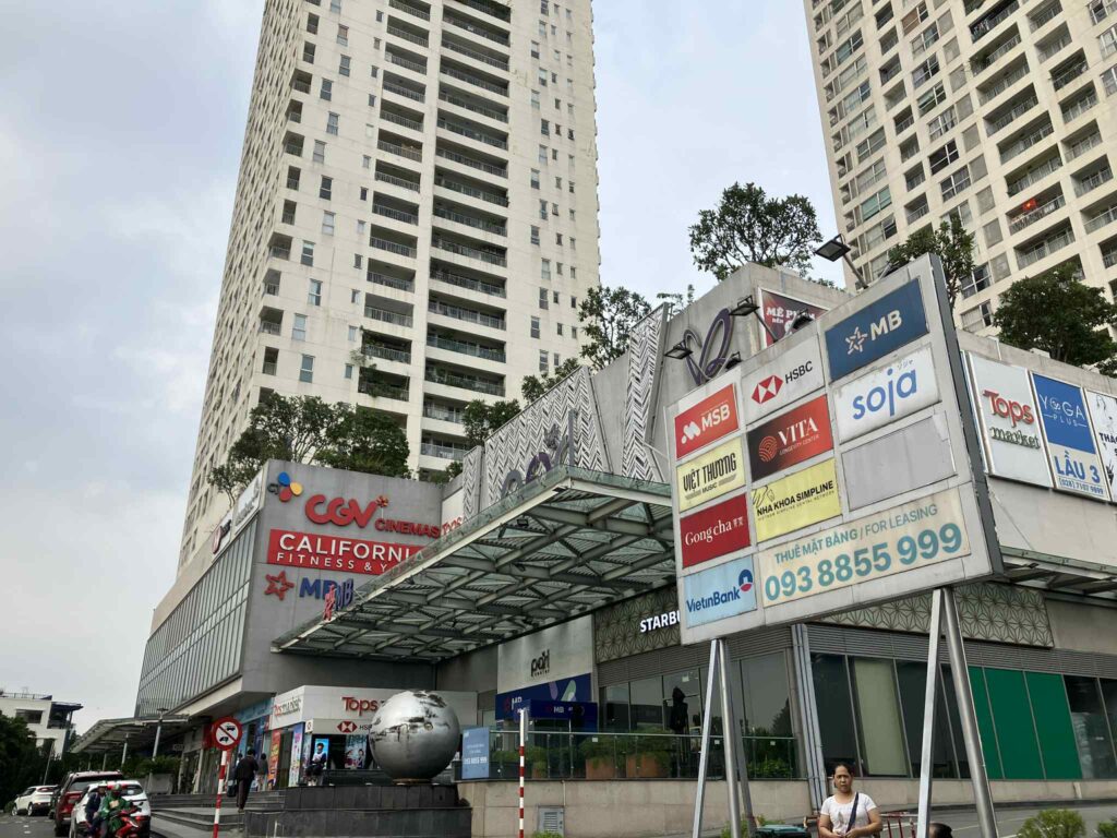 駅前にある高層コンドミニアム Thao Dien Pearl