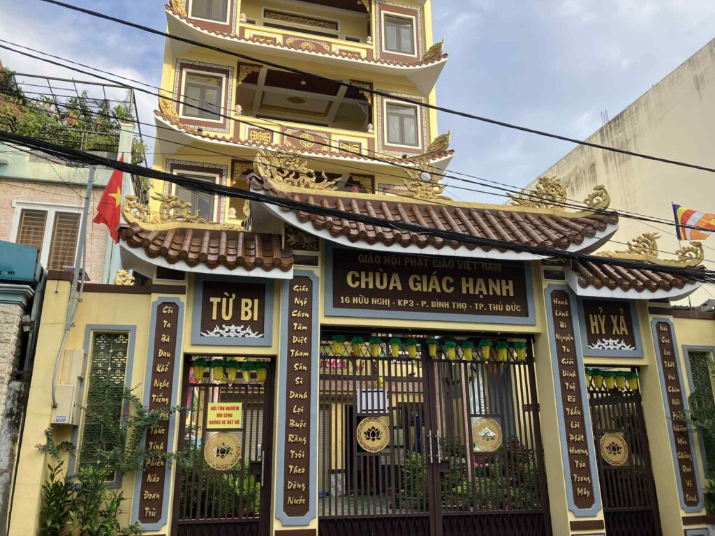Thu Duc市のBình Thọ地区にあるChùa Giác Hạnh寺院の外観