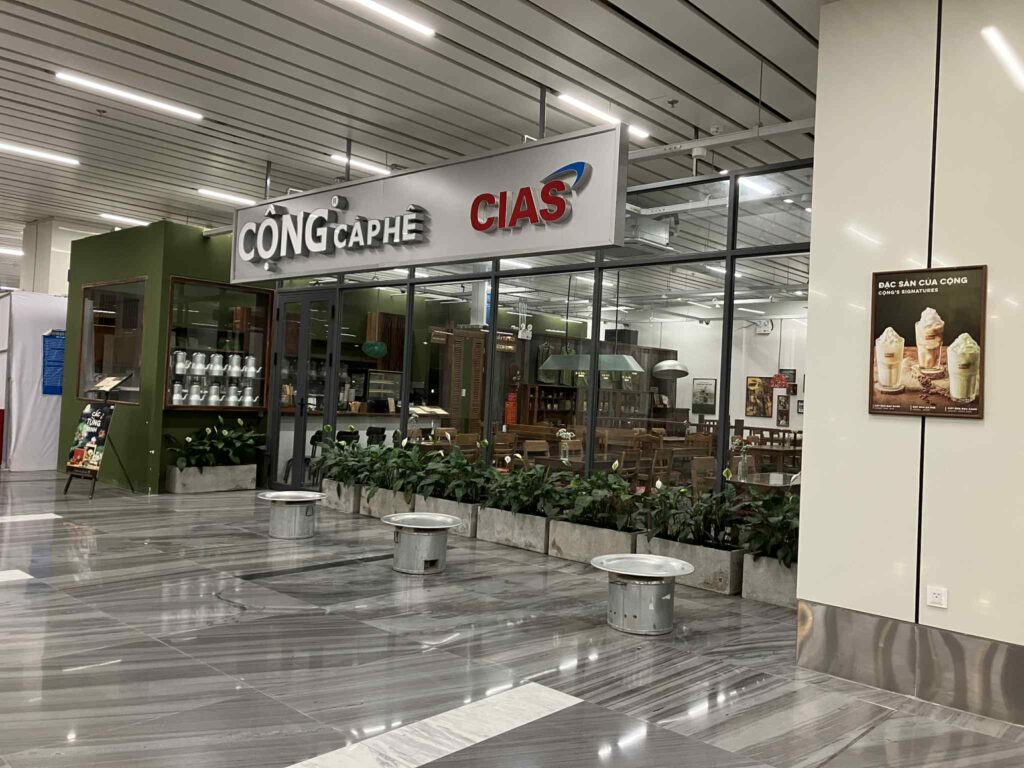 タンソンニャット空港T3内のCong Caphe店舗
