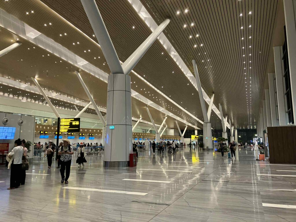 タンソンニャット空港T3の出発ロビー・深夜4時頃の様子