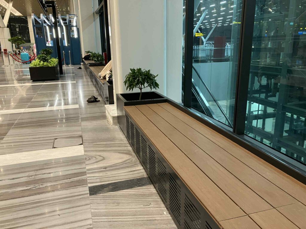 タンソンニャット空港T3のベンチエリア