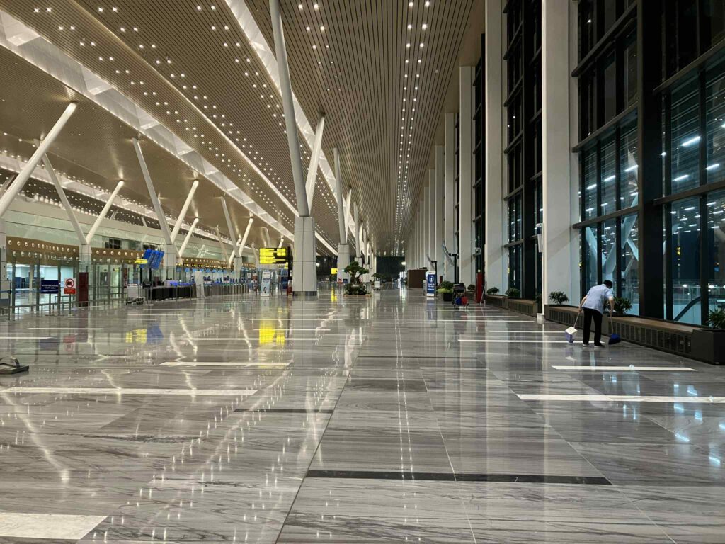 タンソンニャット空港T3出発フロア全景