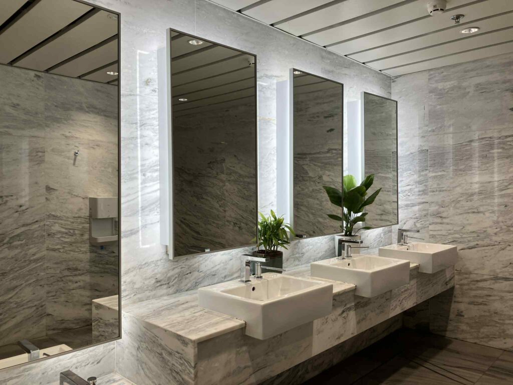 タンソンニャット空港T3のトイレ