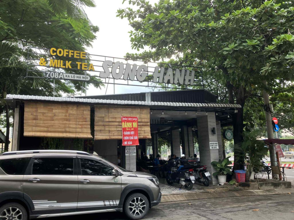 Thu Duc駅近くのローカルカフェ「Café Song Hành」の外観