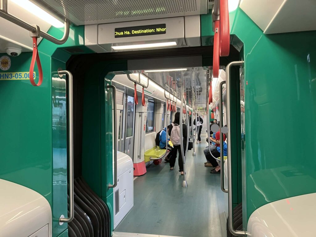 ハノイメトロ3号線の車両連結部