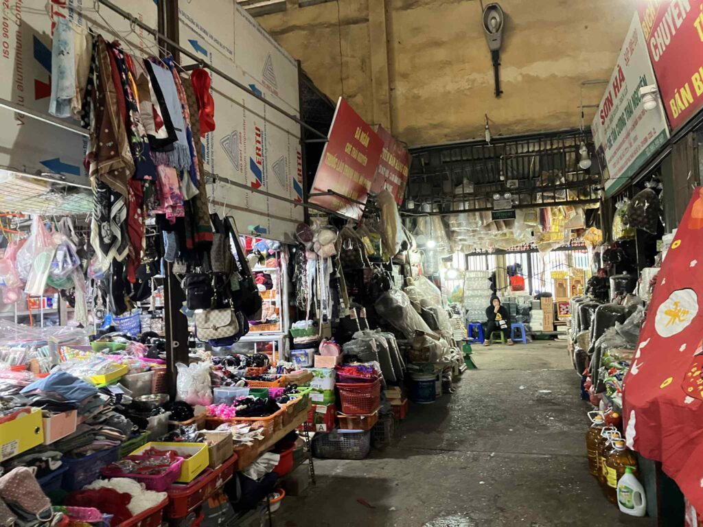 ハノイメトロ3号線 Cau Dien駅周辺 Cau Dien市場内部 ローカル食材販売