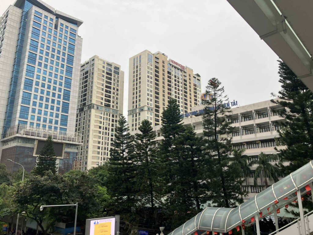 カウザイ駅周辺の高層ビル街