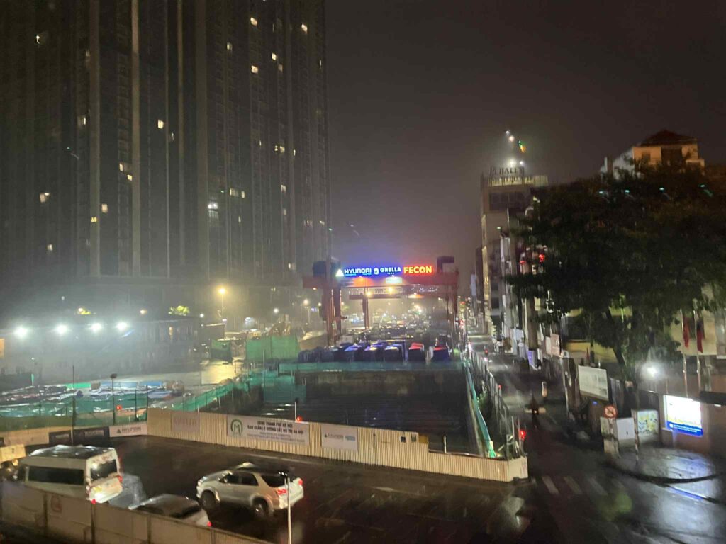 Kim Ma駅工事エリア（Đào Tấn通り側）とVinhomes Metropolis周辺の様子