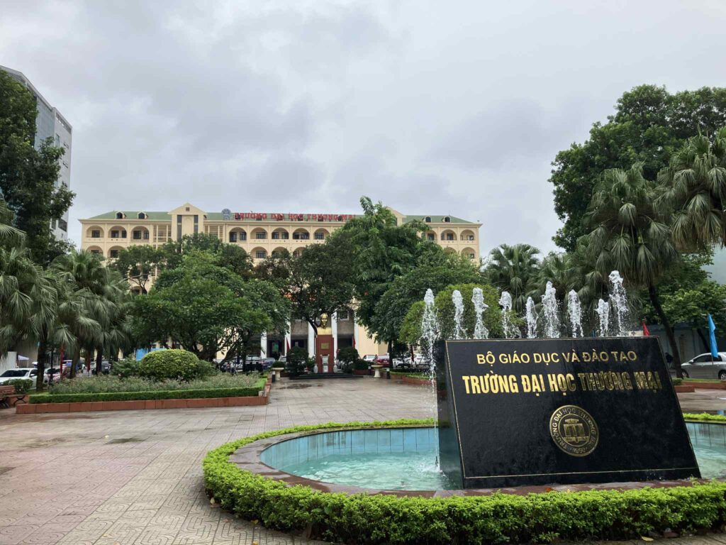ハノイメトロ3号線 Le Duc Tho駅近く ハノイ商科大学（TMU） 外観