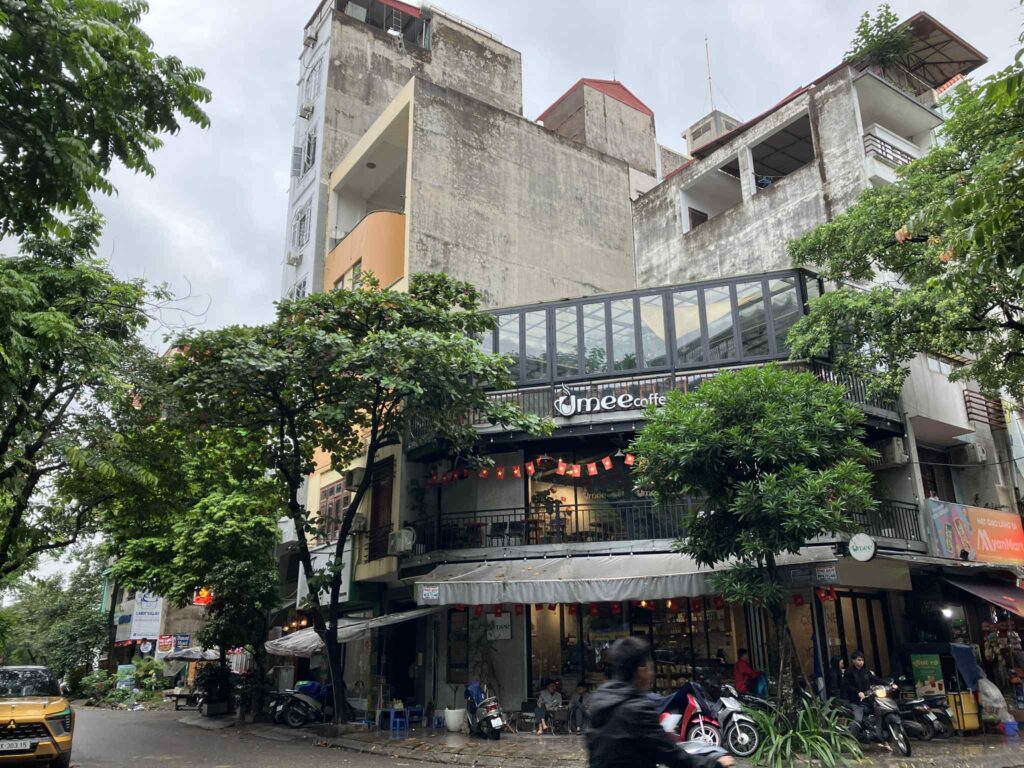 ハノイメトロ3号線 Le Duc Tho駅（レドゥックトー駅） Duong Khue通り Umee Coffee 外観