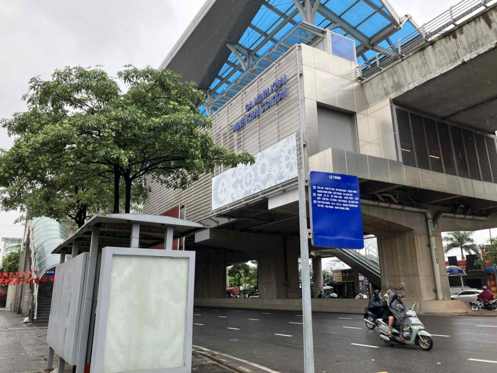 ハノイメトロ3号線 Minh Khai駅（ミンカイ駅） 高架駅外観 西ハノイ郊外の静かな住宅エリア